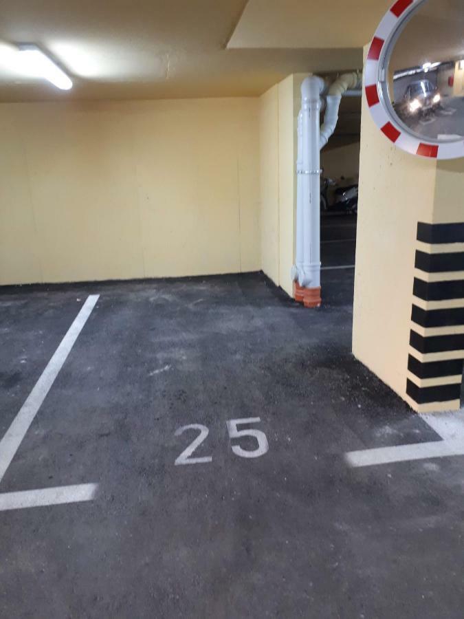 Apartment Eni With Garage Parking Split Exteriör bild